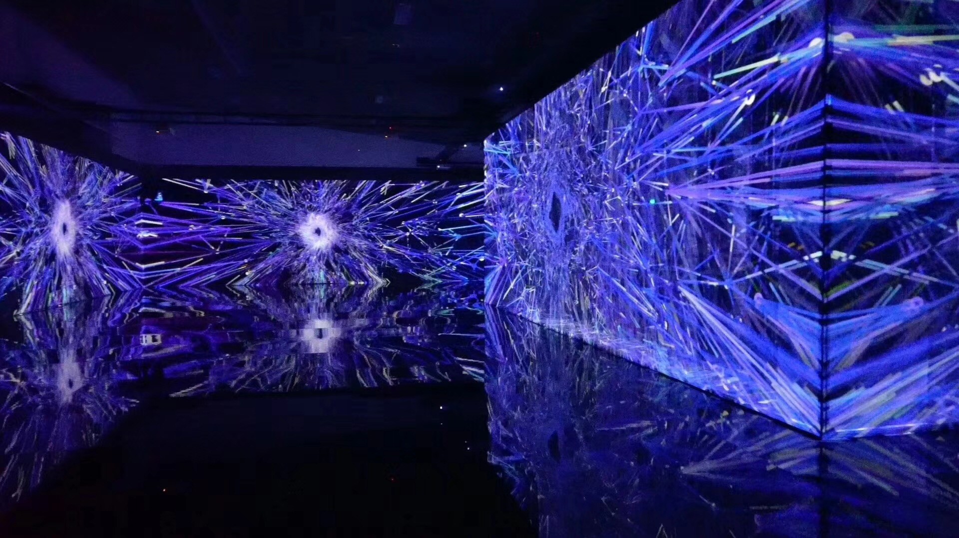 Последние новости компании о В которых областях голографическая технология проекции главным образом использована?