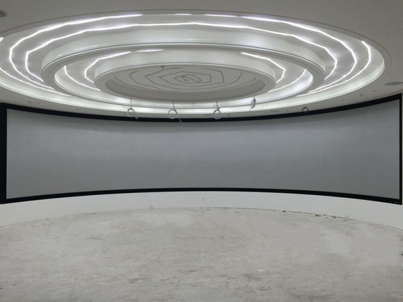 Последние новости компании о Что изогнутый симуляцией экран проекции